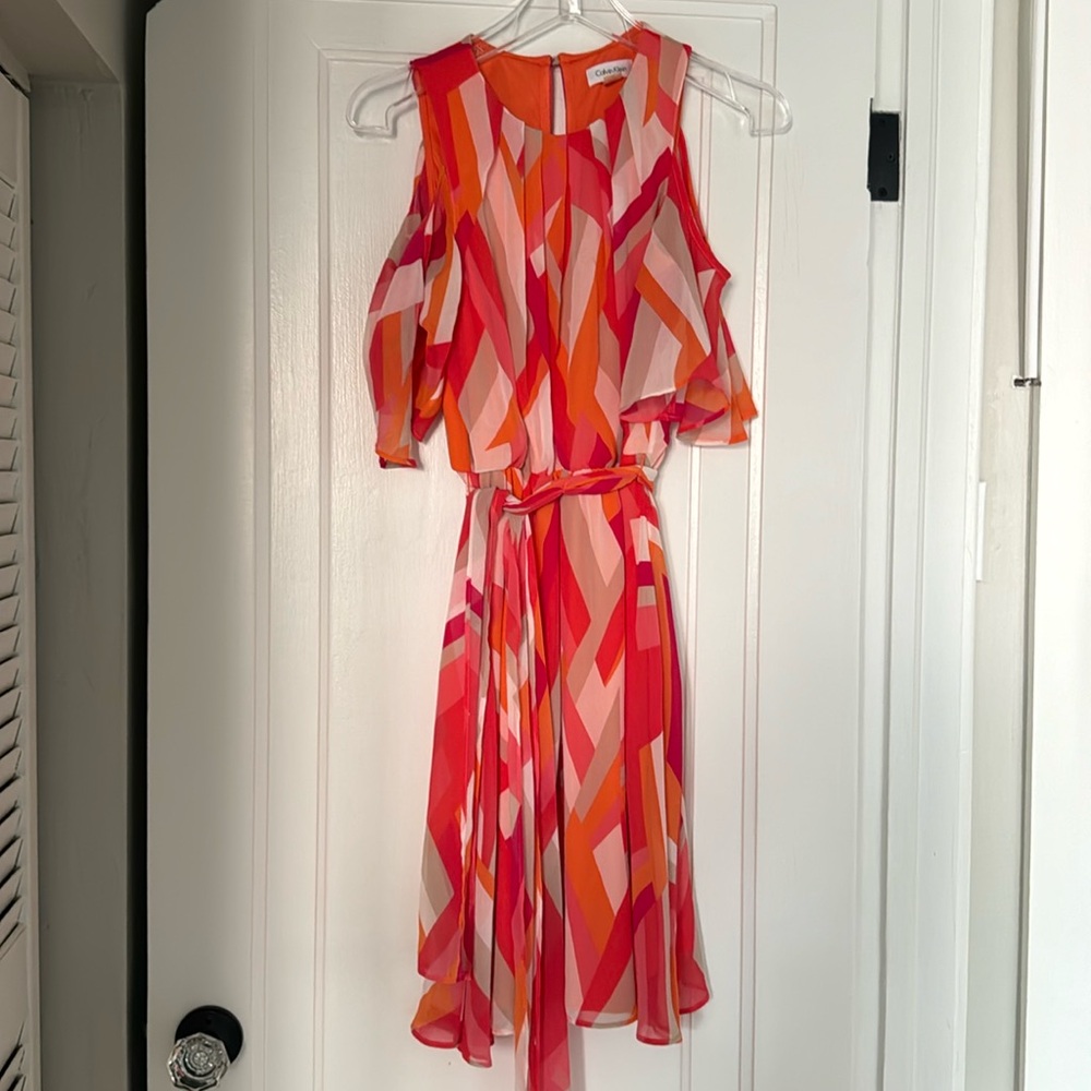 Cold-shoulder flowy summer dress